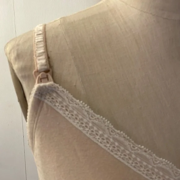 Gilligan & O’Malley Nude nursing bra with lace detail 2XL - Picture 2 of 8